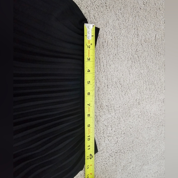 Uniqlo black Skirt Size XS - Picture 4 of 5